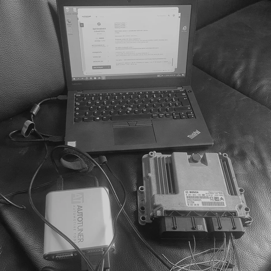 ECU diagnostika ar Autotuner aprīkojumu un klēpjdatoru
